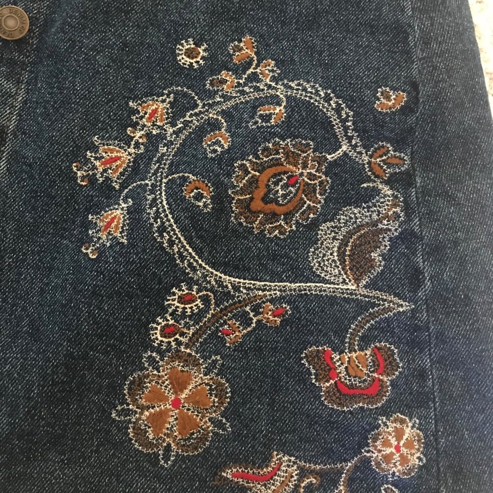 Unique Denim Co. Embroidered Button-Up Skirt - Picture 4 of 7